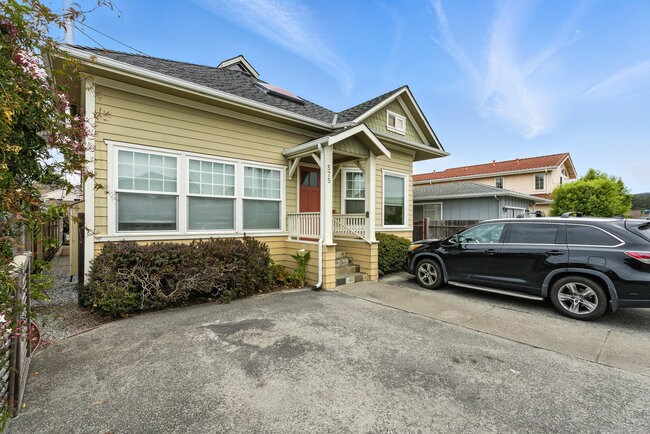 More Photos Of 575 Myrtle St, Half Moon Bay Apartments For Sale