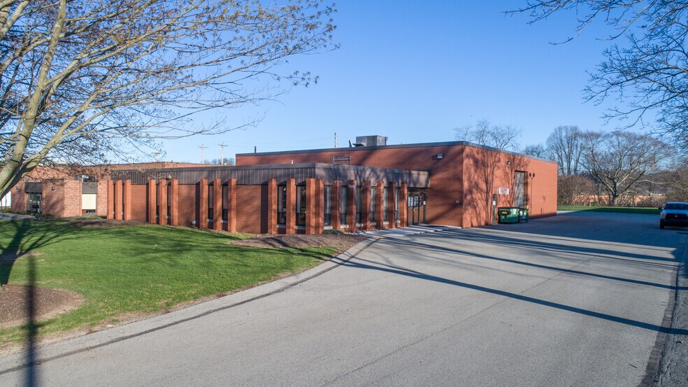 More Photos Of 135-141 Delta Dr, Pittsburgh Research And Development For Lease