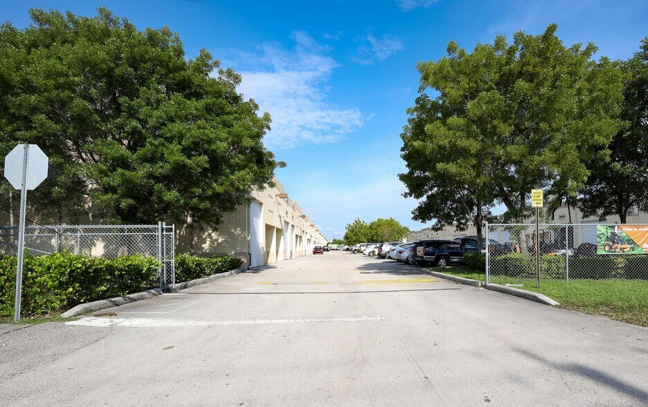 More Photos Of 13816 SW 142nd Ave, Miami Warehouse For Sale