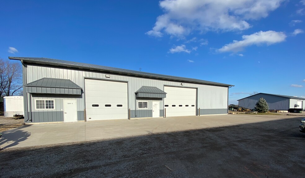 More Photos Of 100 Brakeshoe Ct, East Moline Warehouse For Lease