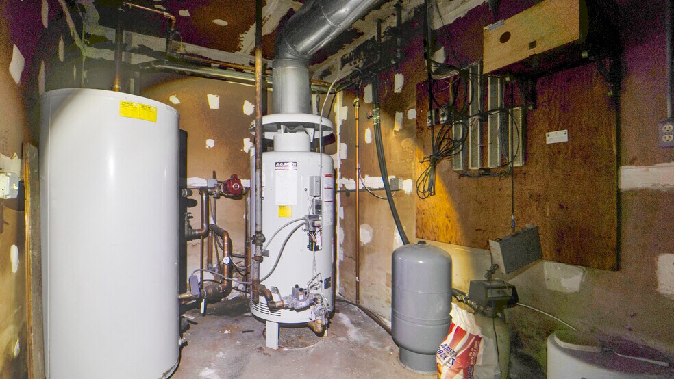 More Photos Of 125 N Main St, Newark Hotel For Sale