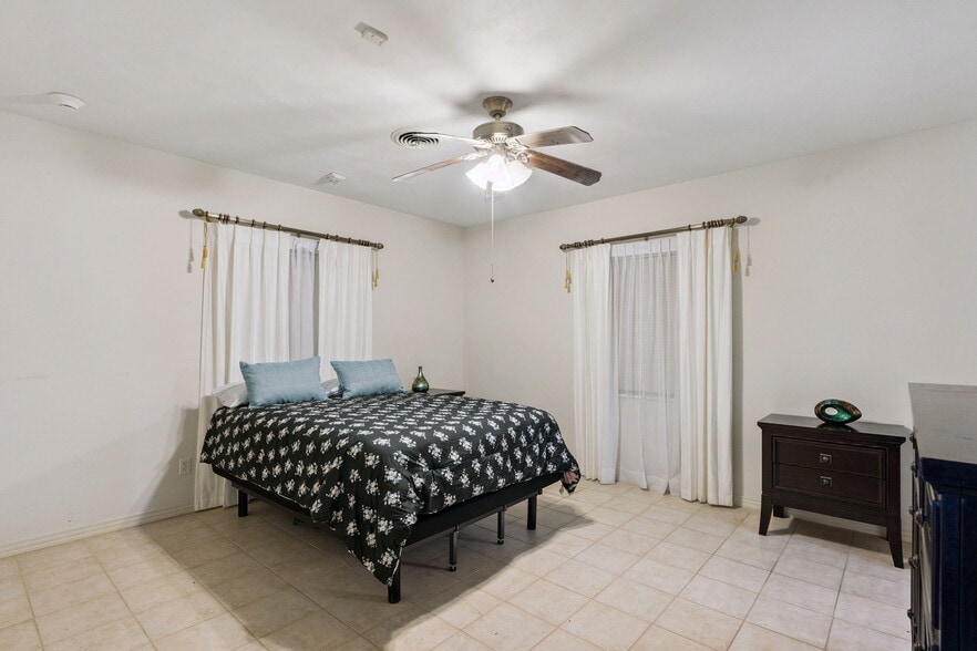 More Photos Of 27 S Center St, Eustis Assisted Living For Sale