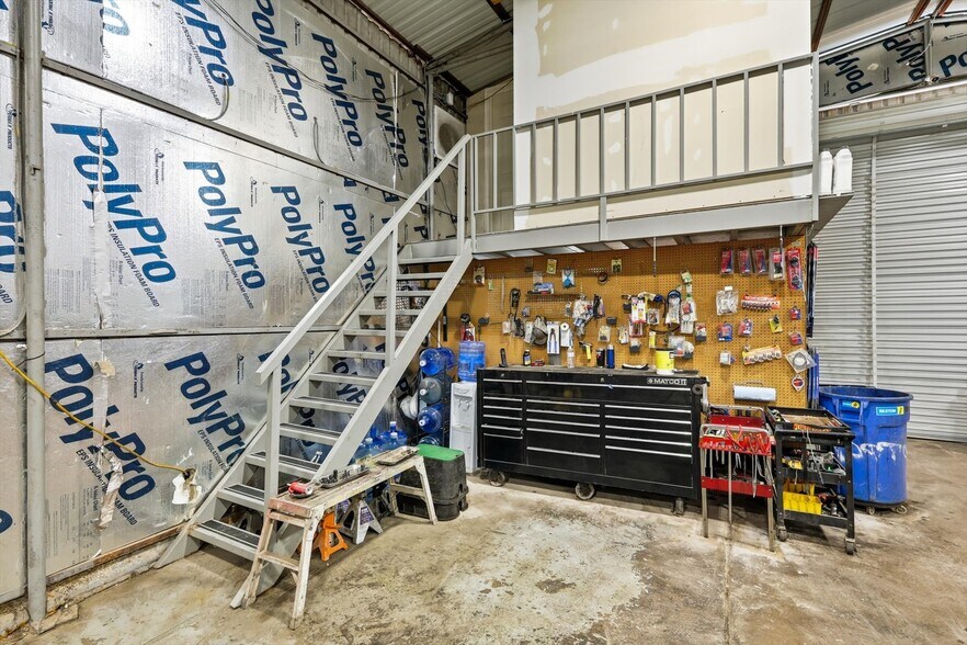More Photos Of 103 W Franklin St, Alvord General Retail For Sale