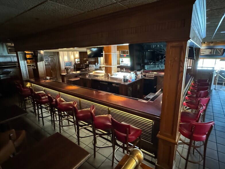 More Photos Of 7814 Reynolds Rd, Mentor Restaurant For Lease