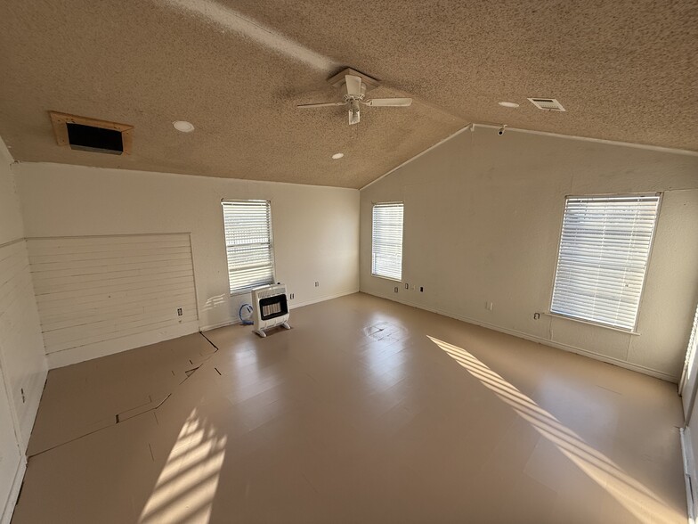 More Photos Of 2162 S Airport Dr, McKinney Industrial For Lease