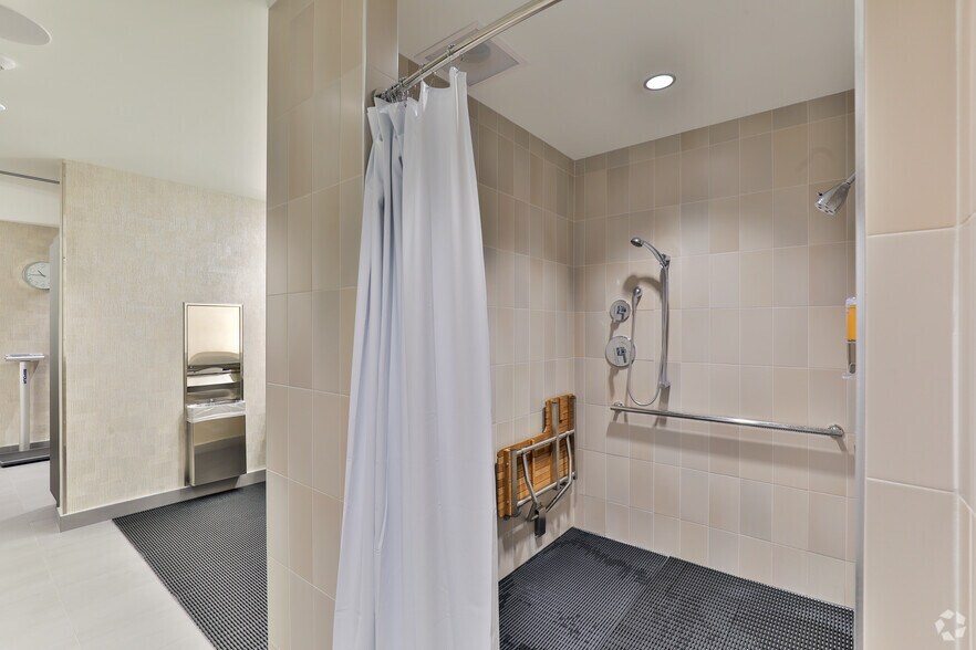 More Photos Of 1700 K St NW, Washington Office For Lease