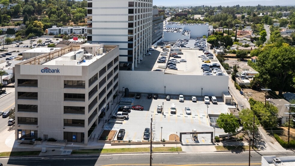 More Photos Of 16601 Ventura Blvd, Encino Office For Sale