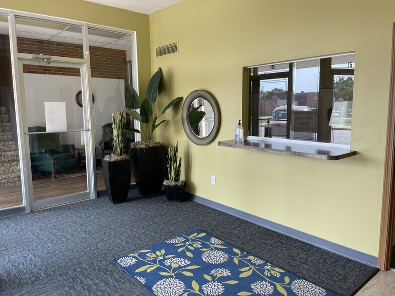 More Photos Of 15-17 S Oak St, Union Medical For Sale