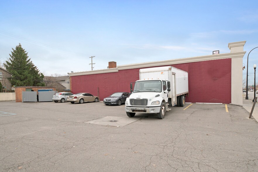 More Photos Of 13901 Michigan Ave, Dearborn Restaurant For Sale