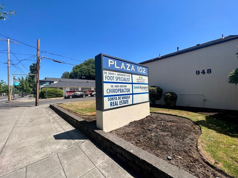 More Photos Of 940-948 NE 102nd Ave, Portland Medical For Sale
