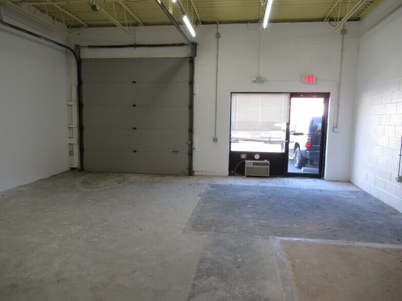 More Photos Of 700 Ritchie Rd, Capitol Heights Light Manufacturing For Lease