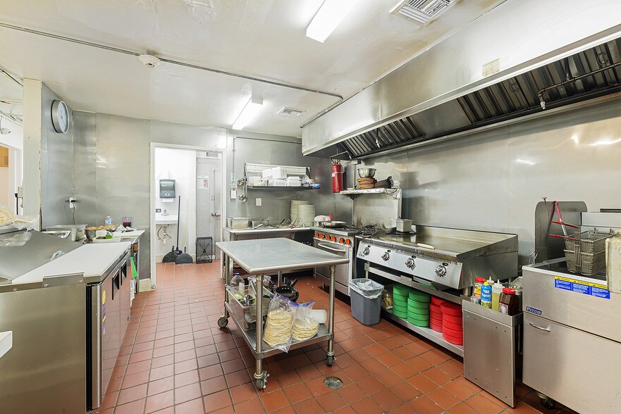 More Photos Of 17009 East Fwy, Channelview General Retail For Sale