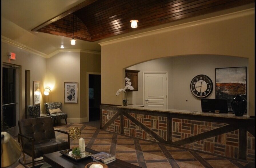 More Photos Of 13037 Quaker Ave, Lubbock Office For Sale