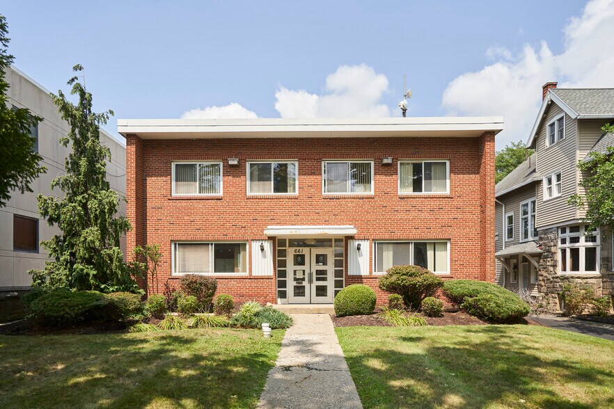 Primary Photo Of 661 W Market St, Akron Office For Sale