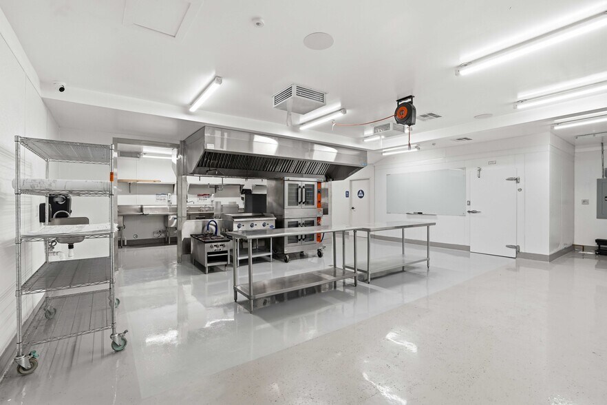 More Photos Of 14071 Polk St, Sylmar Food Processing For Lease
