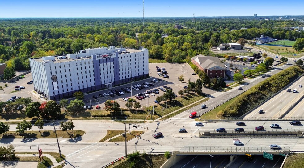 More Photos Of 24901 Northwestern Hwy, Southfield Office For Lease