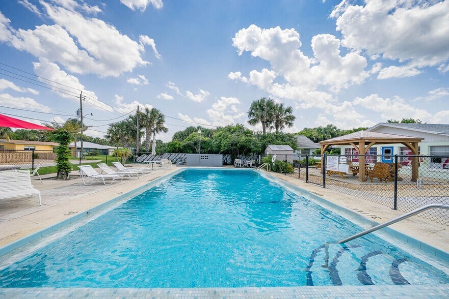 More Photos Of 1708 S Atlantic Ave, New Smyrna Beach Hotel For Sale