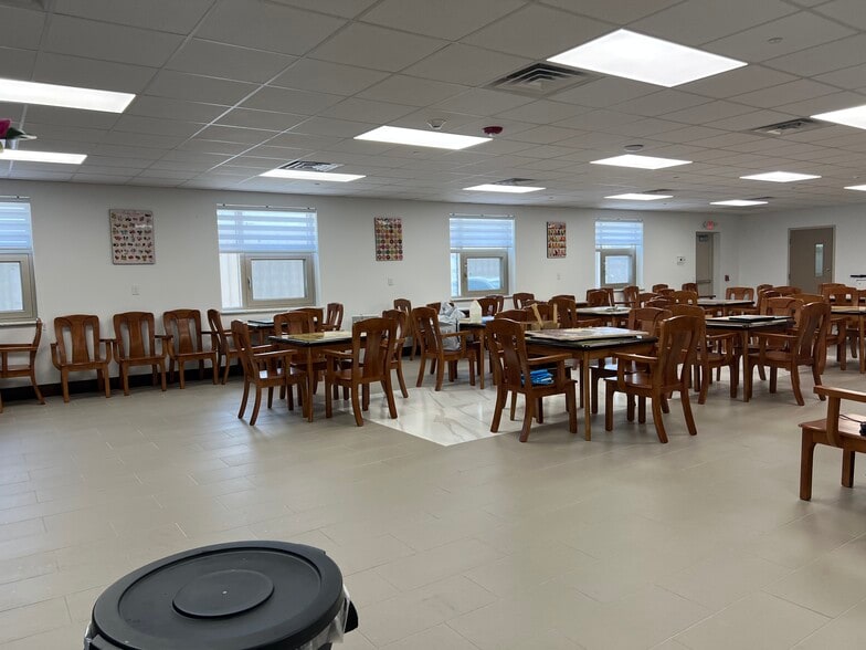 More Photos Of 6913 Pavilion Dr, Houston Assisted Living For Sale