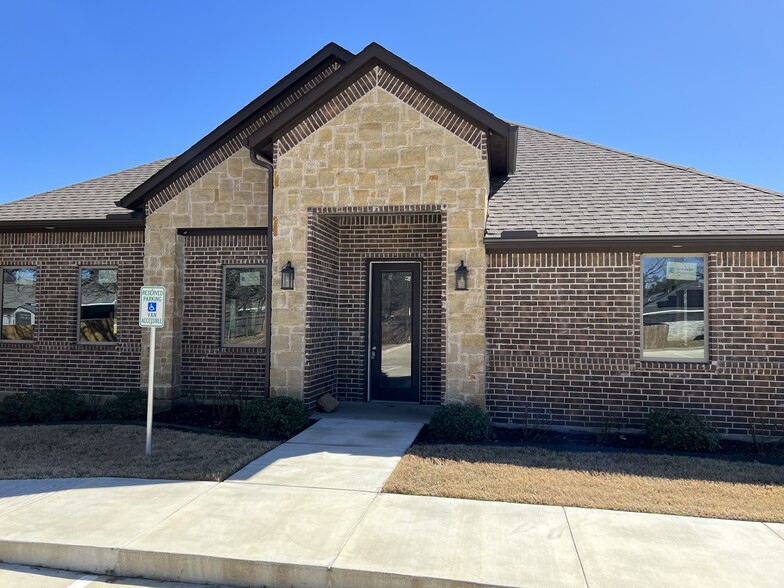 Primary Photo Of 1600 Creekstone Ct, Seagoville Healthcare For Sale