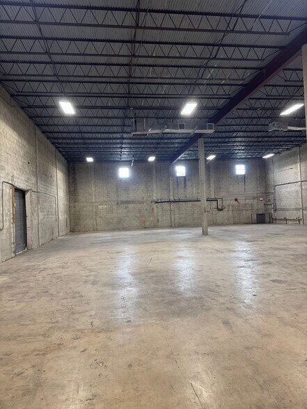 More Photos Of 4230 NW 128th St, Opa Locka Warehouse For Lease