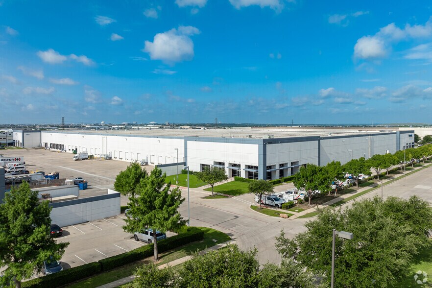 More Photos Of 15124 Grand River Rd, Fort Worth Distribution For Lease