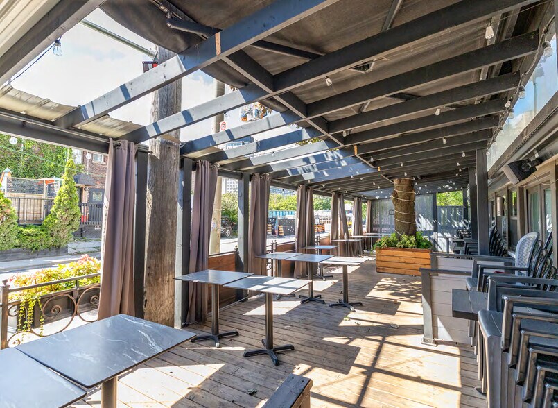 More Photos Of 1444 Dupont St, Toronto Showroom For Sale
