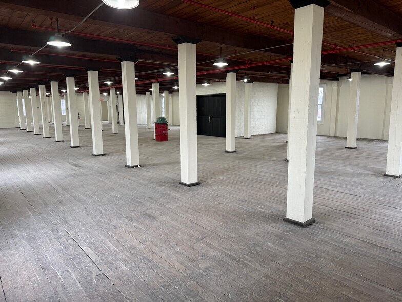 More Photos Of 30 Clark St, East Hartford Warehouse For Lease