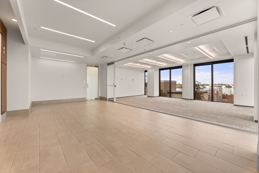 More Photos Of 21 Waterway Ave, The Woodlands Office For Lease