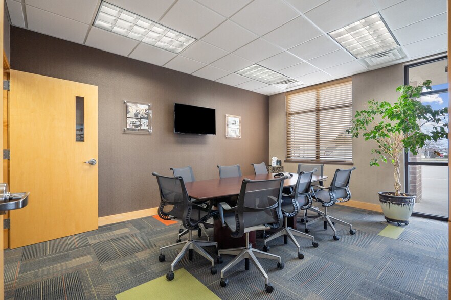 More Photos Of 3015 Greyhound Dr, Waterloo Medical For Lease