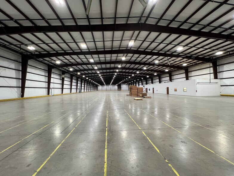 More Photos Of 940 N Masch Branch Rd, Denton Warehouse For Lease