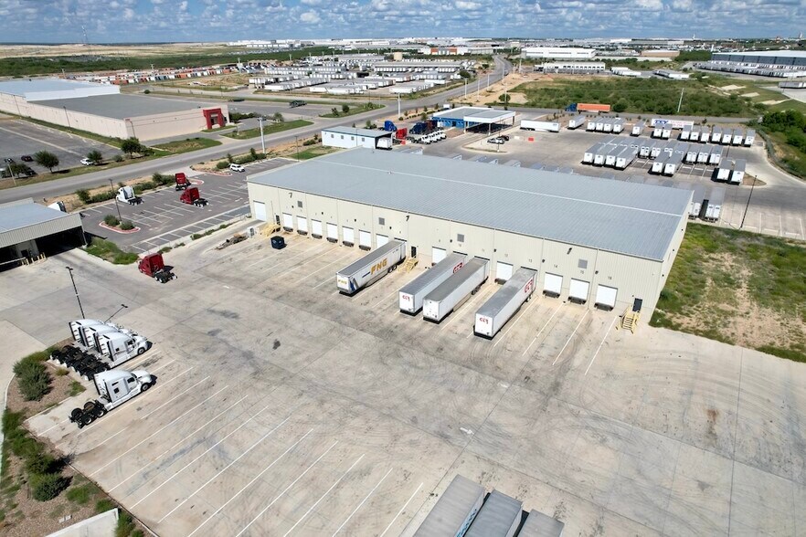 More Photos Of 1207 Beltway Pky, Laredo Warehouse For Lease