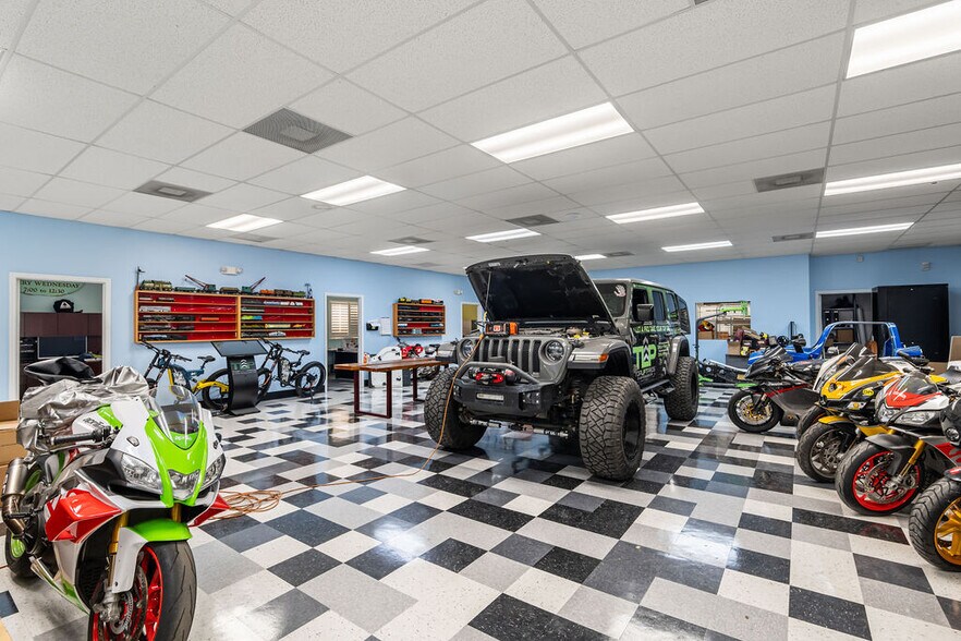 More Photos Of 4200 Dow Rd, Melbourne Warehouse For Sale