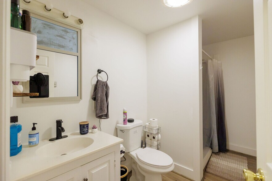 More Photos Of 139 S Main St, Sheffield Freestanding For Sale