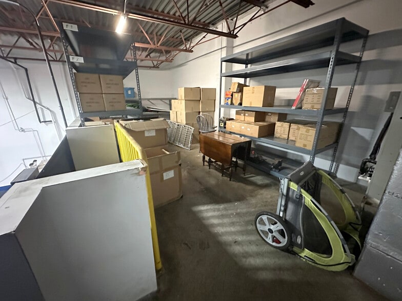 More Photos Of 571 NW Mercantile Pl, Port Saint Lucie Light Manufacturing For Lease