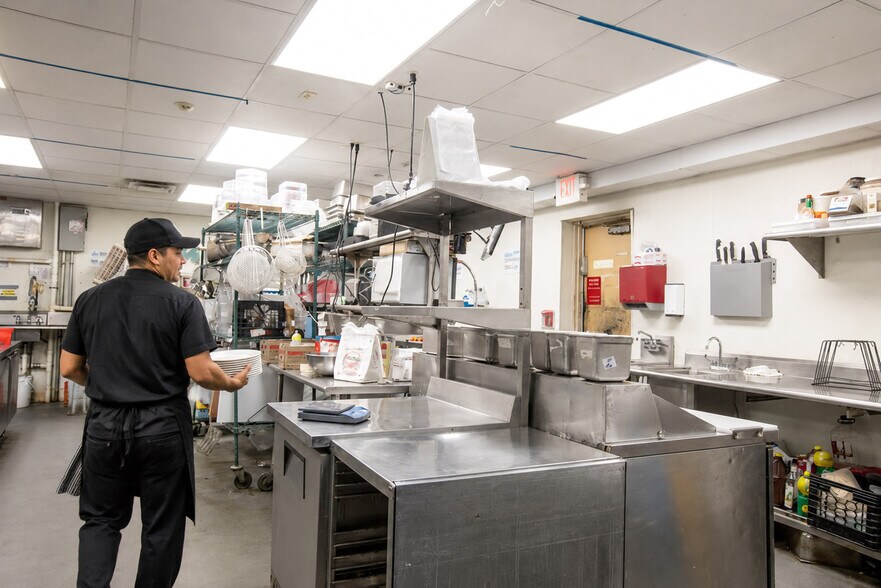 More Photos Of 427 Main St, Bangor Restaurant For Sale