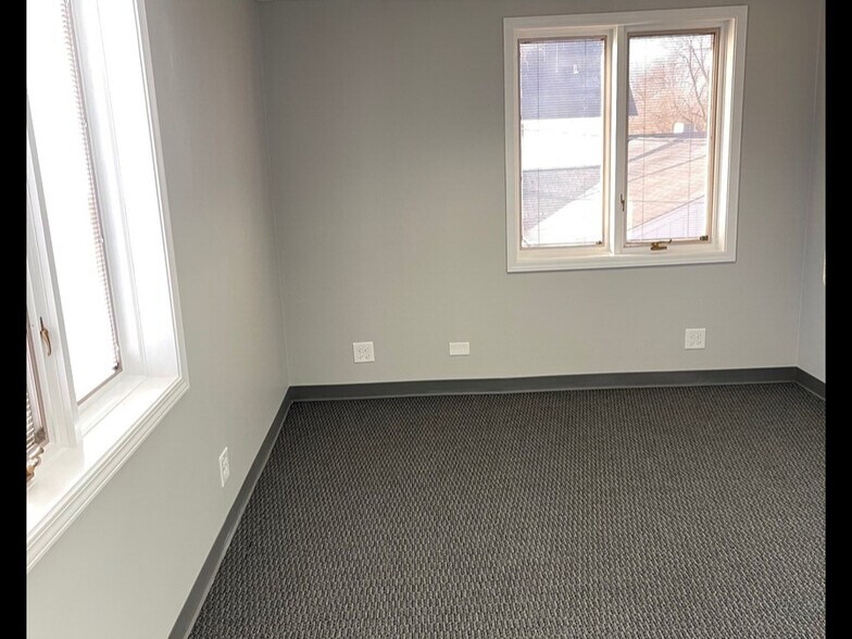 More Photos Of 110 S Hager Ave, Barrington Office For Lease