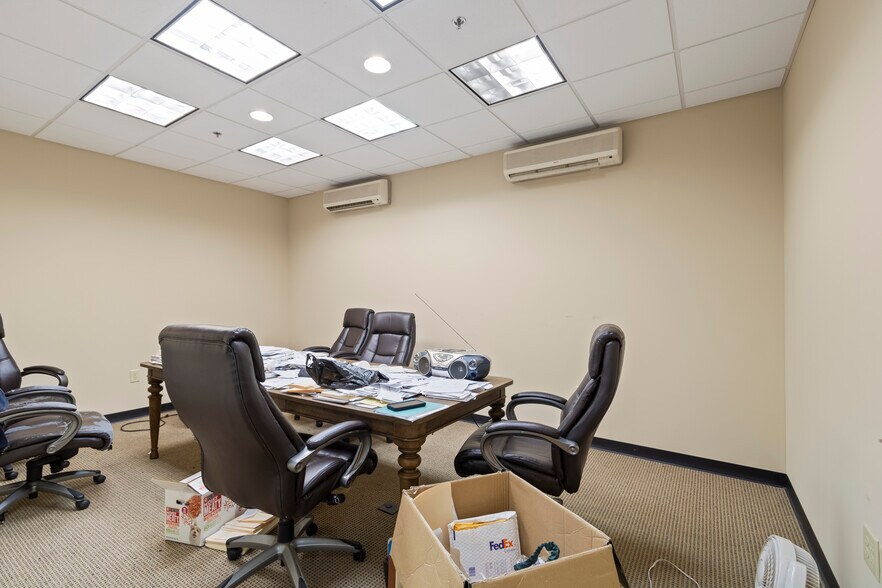 More Photos Of 1690 Roberts Blvd, Kennesaw Warehouse For Sale