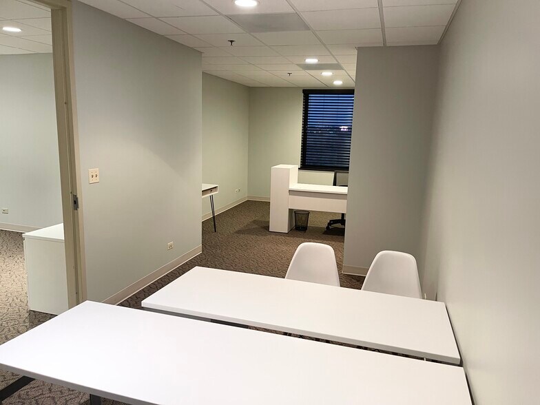 More Photos Of 10700 W Higgins Rd, Rosemont Office For Sale
