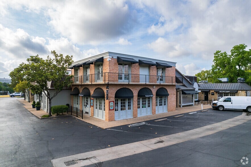 More Photos Of 1601 38th St W, Austin Unknown For Lease