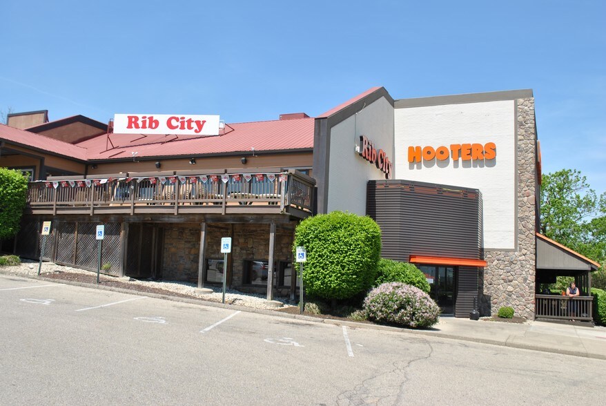 More Photos Of 12183-12185 Springfield Pike, Cincinnati Restaurant For Lease