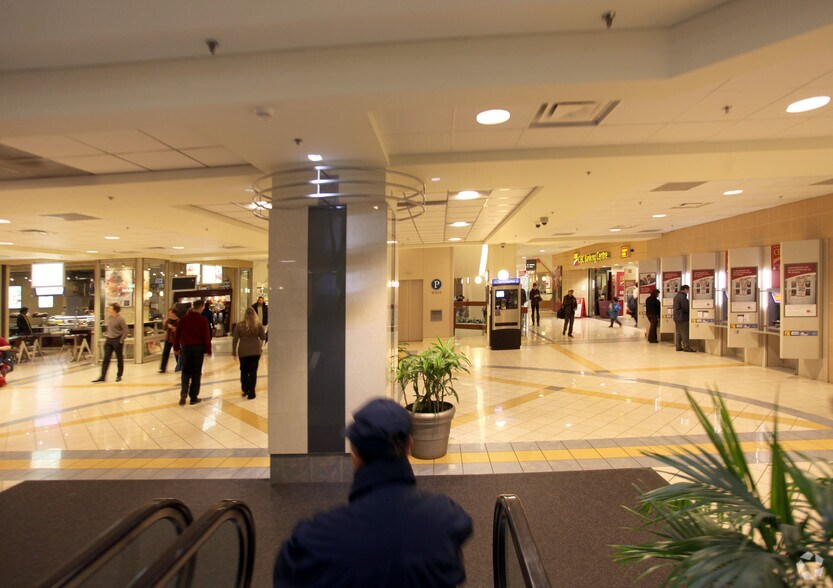 More Photos Of 20-60 Dundas St W, Toronto General Retail For Lease