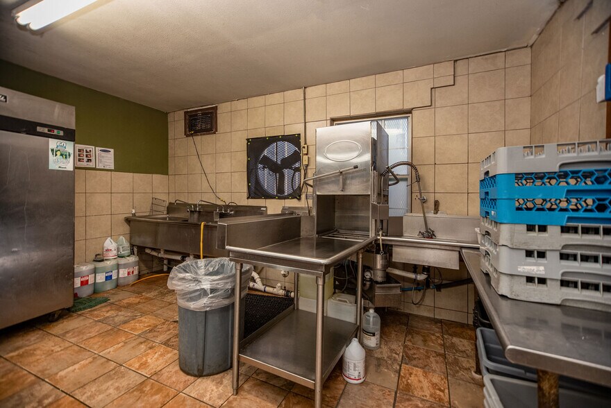 More Photos Of 421 N Virginia St, Port Lavaca Restaurant For Sale