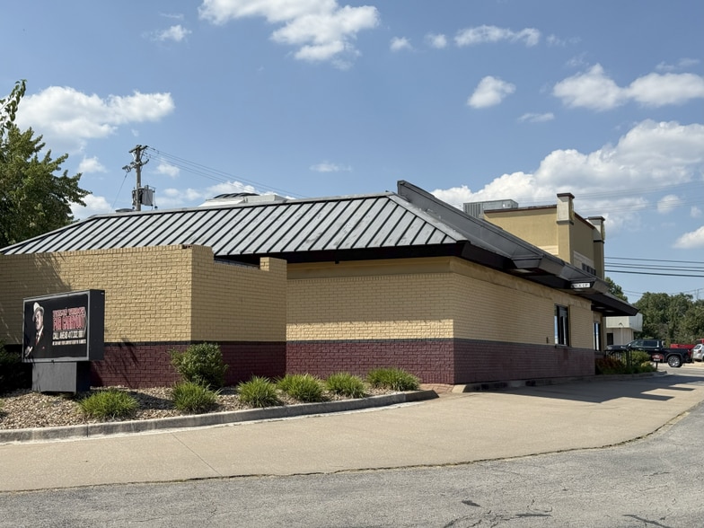 More Photos Of 1026 W Main St, Branson Restaurant For Sale