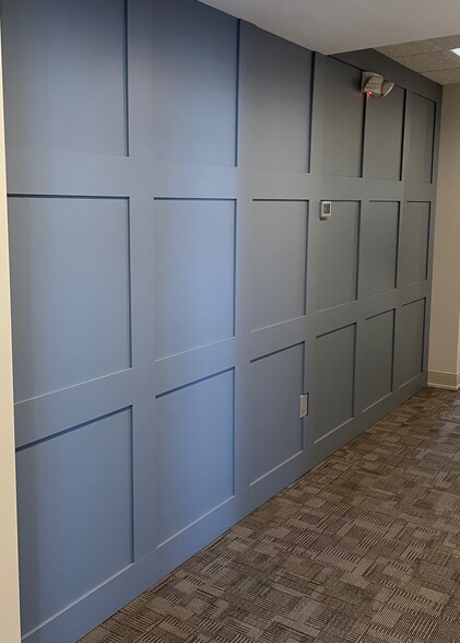 More Photos Of 555 S Perryville Rd, Rockford Office For Lease