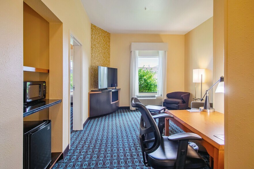 More Photos Of 2107 SE Washington Blvd, Bartlesville Hotel For Sale