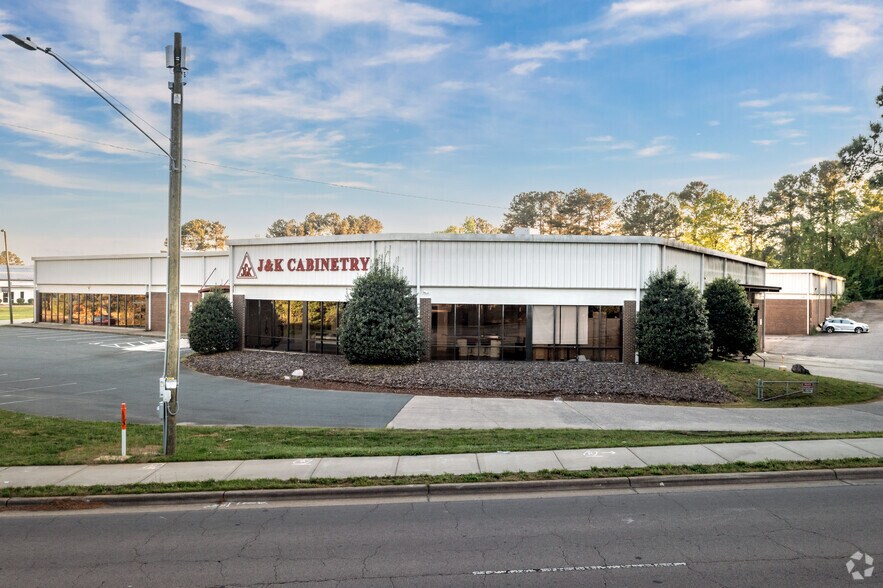More Photos Of 1904 New Hope Church Rd, Raleigh Flex For Lease