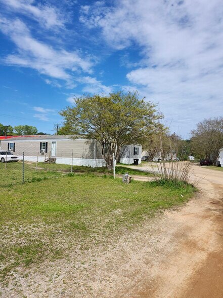More Photos Of 4915 US Highway 80, Selma Manufactured Housing Mobile Home Park For Sale
