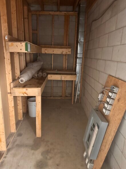 More Photos Of 1707 Sismet Rd, Mississauga Service For Lease