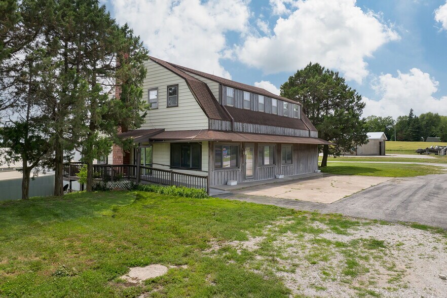 More Photos Of 802 E Nodaway St, Oregon Flex For Sale