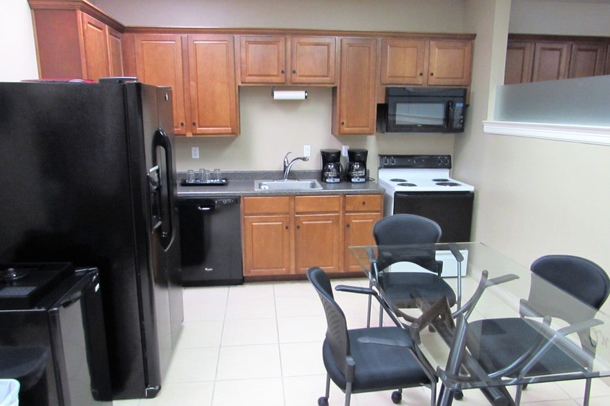 More Photos Of 2324 Cheek Sparger Rd, Bedford Office For Sale